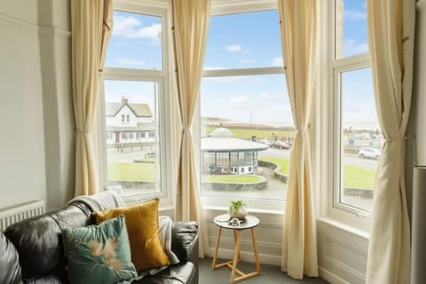 Seaside Solace 2BR with Scenic Sea Views Apartment in Llandudno