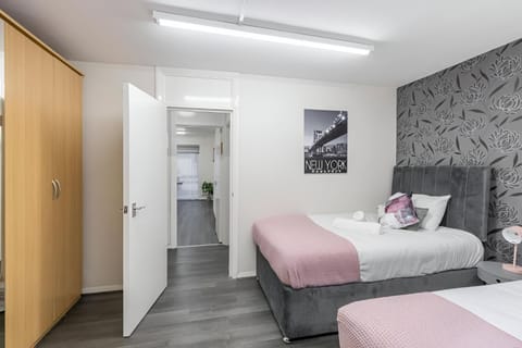 Bed, Photo of the whole room, Bedroom, wardrobe