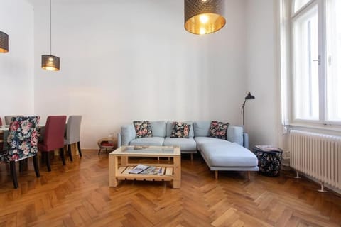 Living room, Photo of the whole room, Seating area