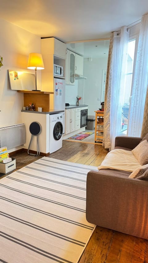 Kitchen or kitchenette, Seating area