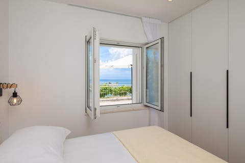 Bed, Bedroom, Sea view