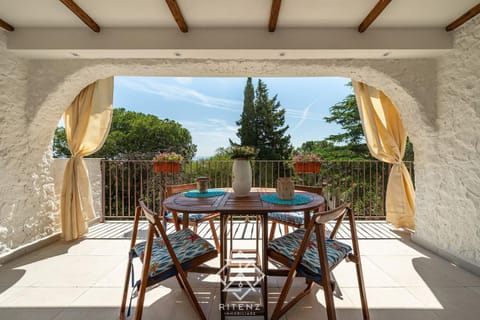 Property building, Patio, View (from property/room), Balcony/Terrace, Dining area