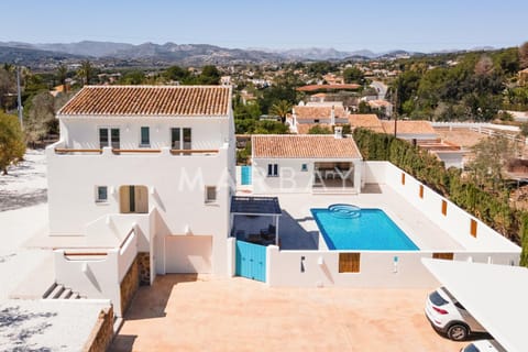 Property building, Natural landscape, Bird's eye view, Mountain view, Pool view