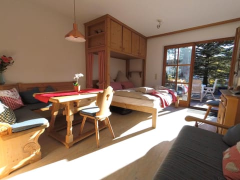 Bed, Living room, Photo of the whole room, Dining area