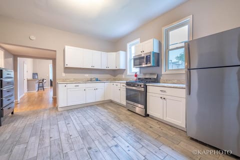 Kitchen or kitchenette, oven, stove