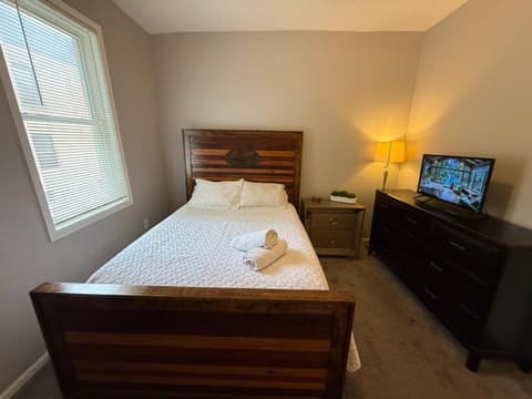 Wonderful Home Close to Downtown Chicago - Free Parking Vacation rental in Chicago