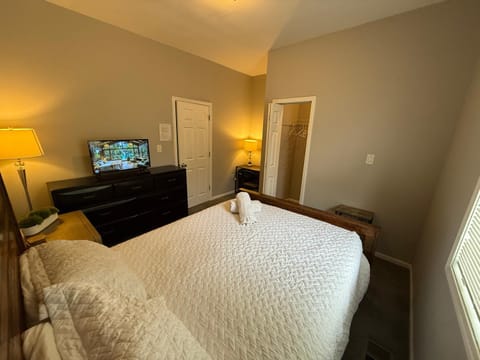 Wonderful Home Close to Downtown Chicago - Free Parking Vacation rental in Chicago