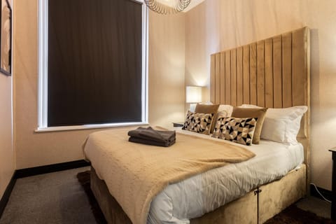 Bed, Other, Photo of the whole room, Decorative detail, Bedroom, towels, wardrobe