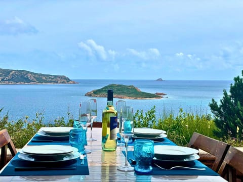 Natural landscape, Balcony/Terrace, Food and drinks, Dining area, Sea view