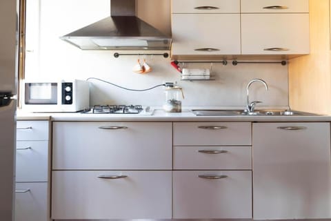 Kitchen or kitchenette, pet friendly, stove