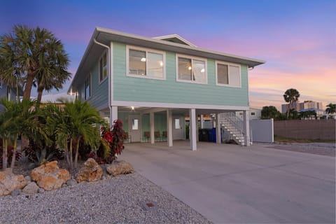 Amber Jack - 210 Ostego Dr home House in Estero Island