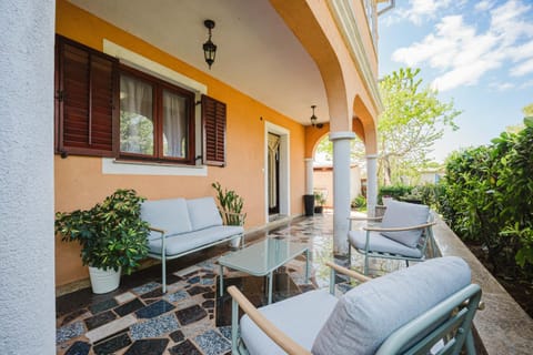 Spring, Day, Garden, View (from property/room), Balcony/Terrace, Seating area, Garden view