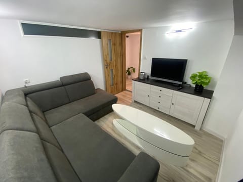 Communal lounge/ TV room, TV and multimedia, Living room, Seating area, Evening entertainment
