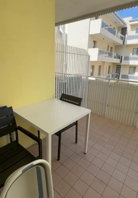 Restaurant/places to eat, Seating area, furniture