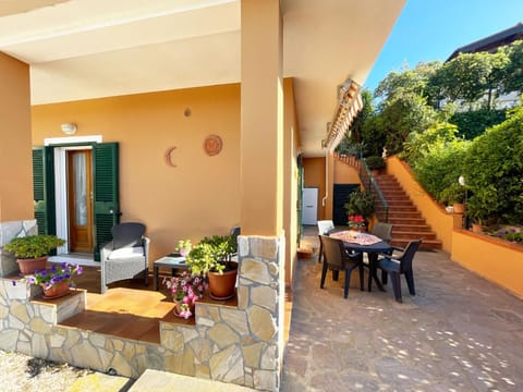 Property building, Patio, Facade/entrance, Garden