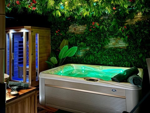 Hot Tub, Sauna, Bathroom, Bath