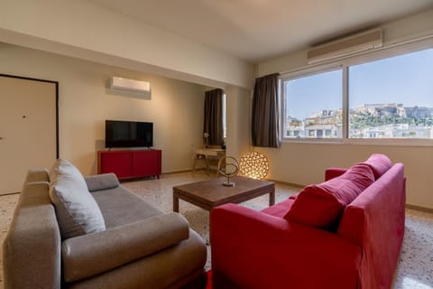 Communal lounge/ TV room, Natural landscape, TV and multimedia, Living room, Seating area, Evening entertainment