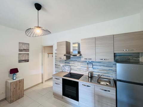 Kitchen or kitchenette, oven, stove