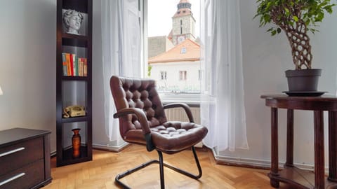 Library, View (from property/room), View (from property/room), Bedroom, City view, City view