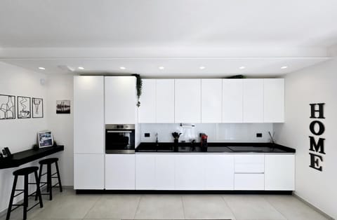 Coffee/tea facilities, Kitchen or kitchenette, minibar, oven, pet friendly, stove, toaster