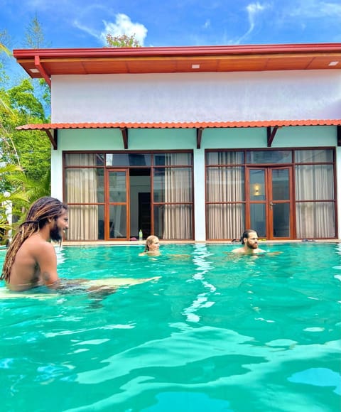Property building, Day, People, Pool view, Swimming pool, Swimming pool, group of guests