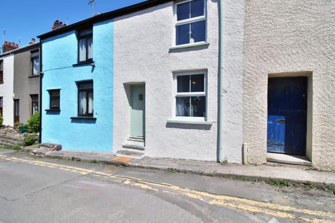 Property building, Day, Neighbourhood, Street view