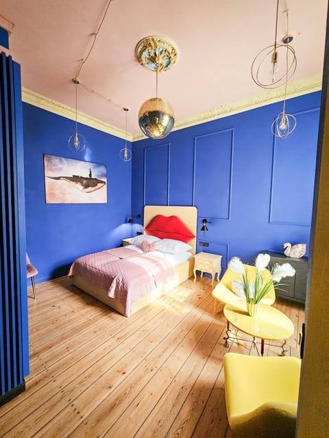 Bed, Seating area, Bedroom