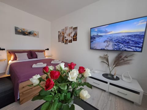 Bed, TV and multimedia, Living room, Bedroom