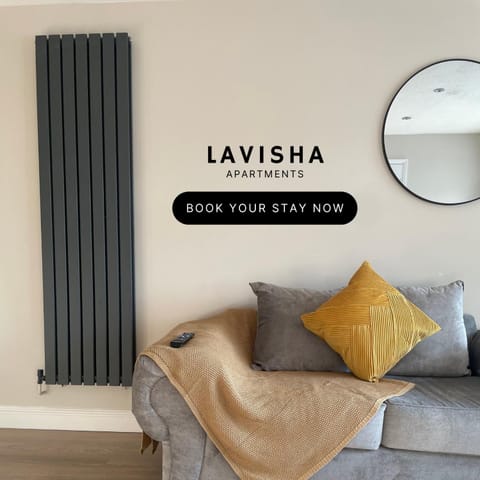 Stylish! 3 Bedroom City Centre Home + FREE Parking Apartment in Metropolitan Borough of Solihull