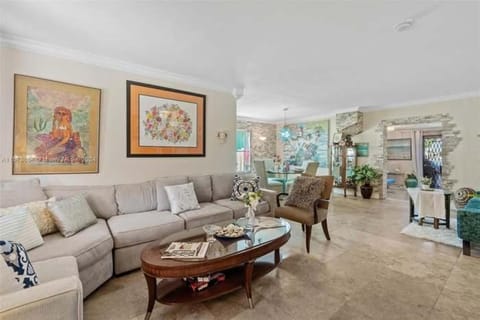 Luxury Waterfront Home, With Private Hot Tub, Hallandale Beach, Casinos, Shops Villa in Hallandale Beach