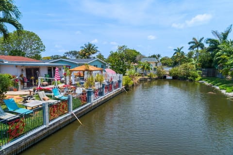 Luxury Waterfront Home, With Private Hot Tub, Hallandale Beach, Casinos, Shops Villa in Hallandale Beach