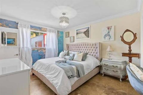 Luxury Waterfront Home, With Private Hot Tub, Hallandale Beach, Casinos, Shops Villa in Hallandale Beach