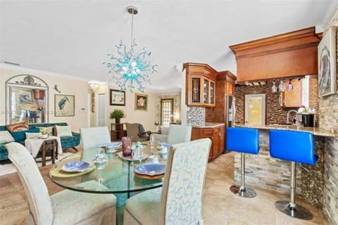 Luxury Waterfront Home, With Private Hot Tub, Hallandale Beach, Casinos, Shops Villa in Hallandale Beach