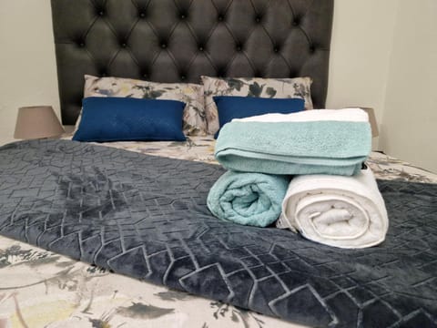 Bed, Photo of the whole room, Bedroom, towels