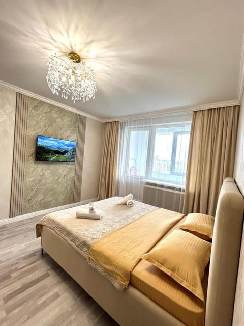 Bed, TV and multimedia, Photo of the whole room, Bedroom, towels