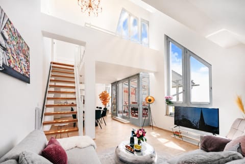 TV and multimedia, View (from property/room), Balcony/Terrace, Living room, Photo of the whole room, Seating area, Dining area