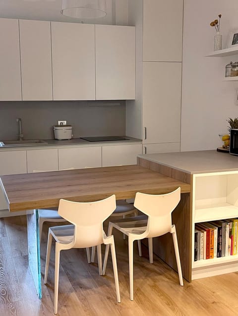 Dining area, Lunch, stove, kitchen