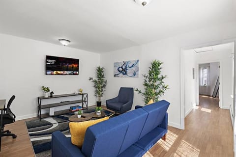 Communal lounge/ TV room, TV and multimedia, Living room, Evening entertainment