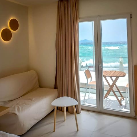 Bed, Balcony/Terrace, Sea view