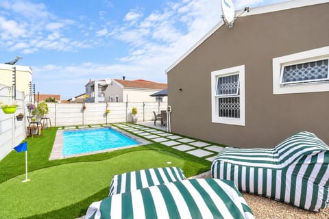 Property building, Patio, Day, Pool view, Swimming pool, sunbed