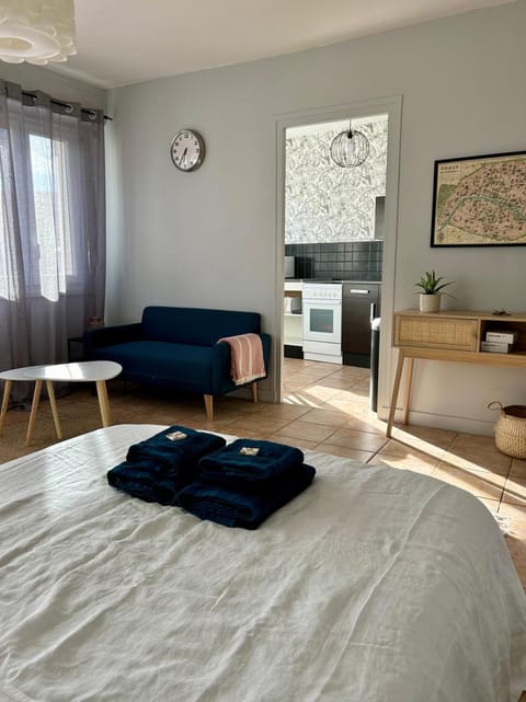 Bed, Living room, Bedroom