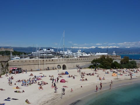 DUPLEX VILLA LES PINS 89m2 et terrasse 30m2 Apartment in Antibes