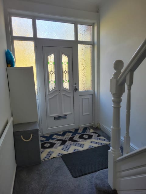 A Quiet & Comfortable 4 Bedroom house Vacation rental in Manchester