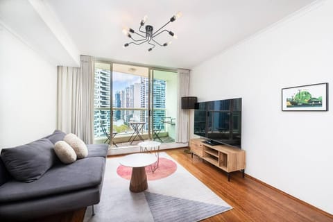 TV and multimedia, Living room, Seating area, Evening entertainment
