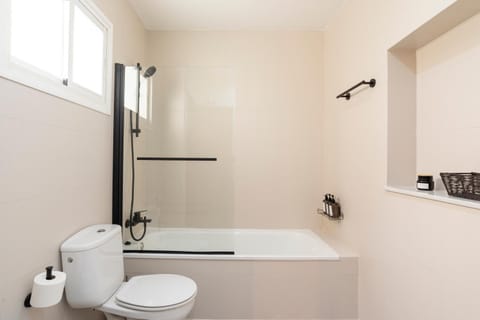 Shower, Toilet, Bathroom, Bath