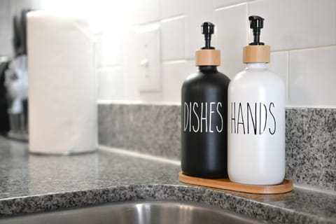 Cozy 2B Apartment with great Amenities in the Heart of Cedar Park Apartment in Leander