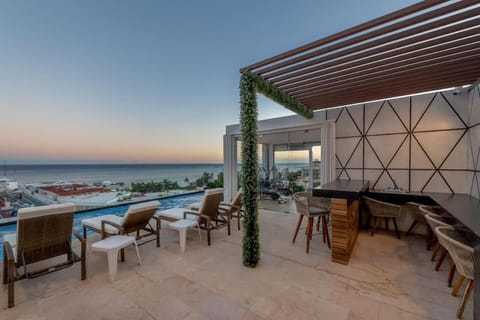 Natural landscape, View (from property/room), Pool view, Sea view, Swimming pool, sunbed