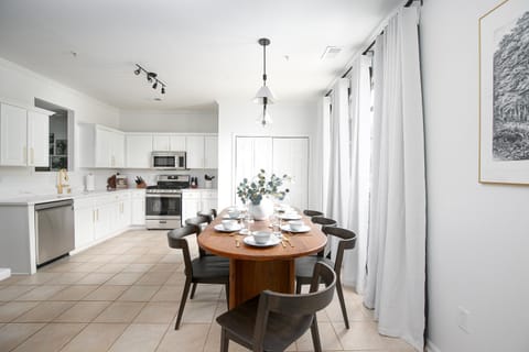 Kitchen or kitchenette, Dining area, dishwasher, oven, pet friendly, stove, toaster