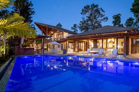 Property building, Night, Pool view, Swimming pool, sunbed