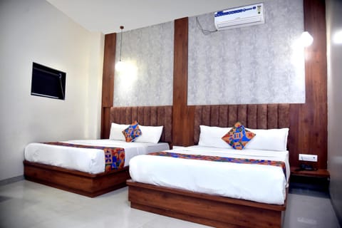 Bed, TV and multimedia, Photo of the whole room, Bedroom, air conditioner